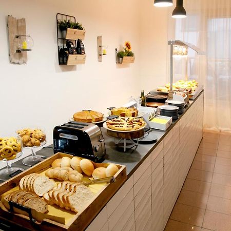 Hotel Villa Edda Riccione Luaran gambar