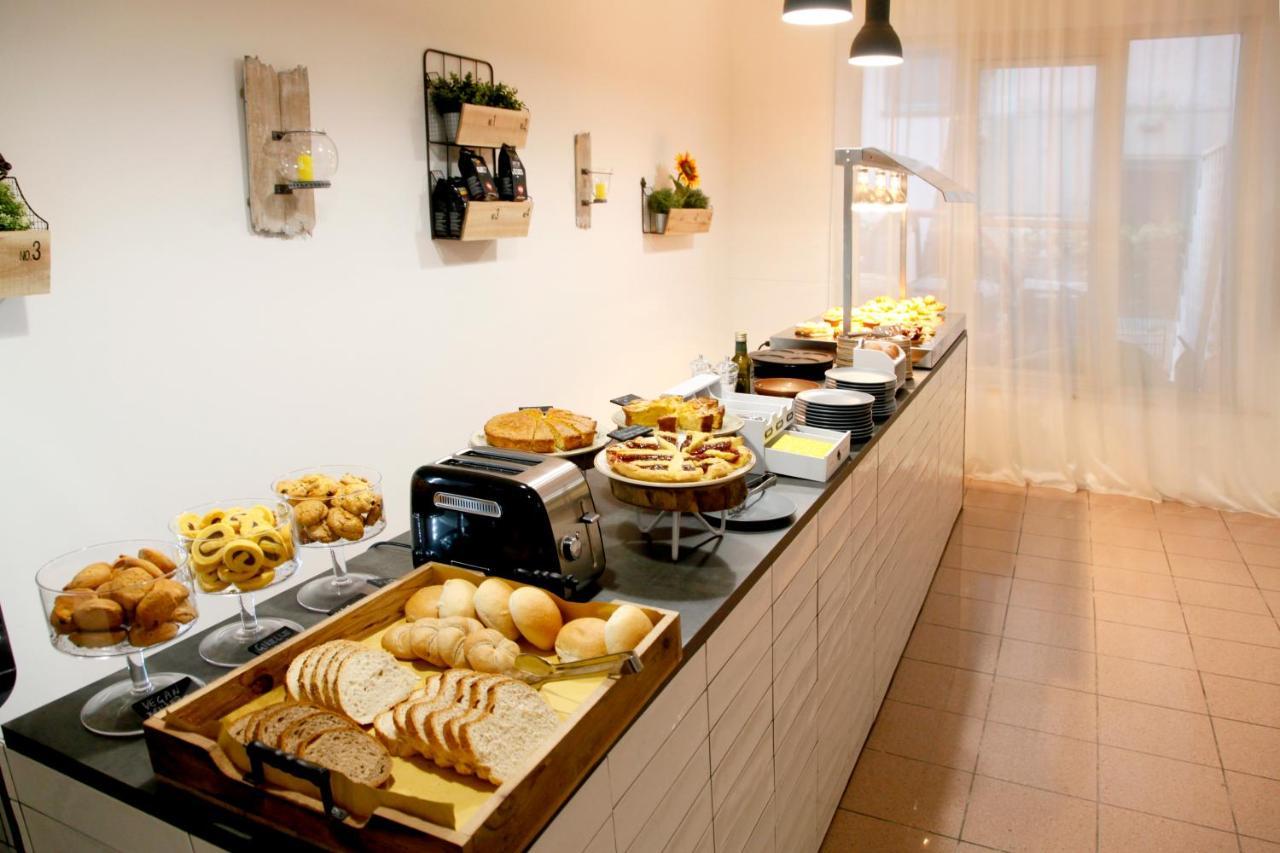 Hotel Villa Edda Riccione Luaran gambar