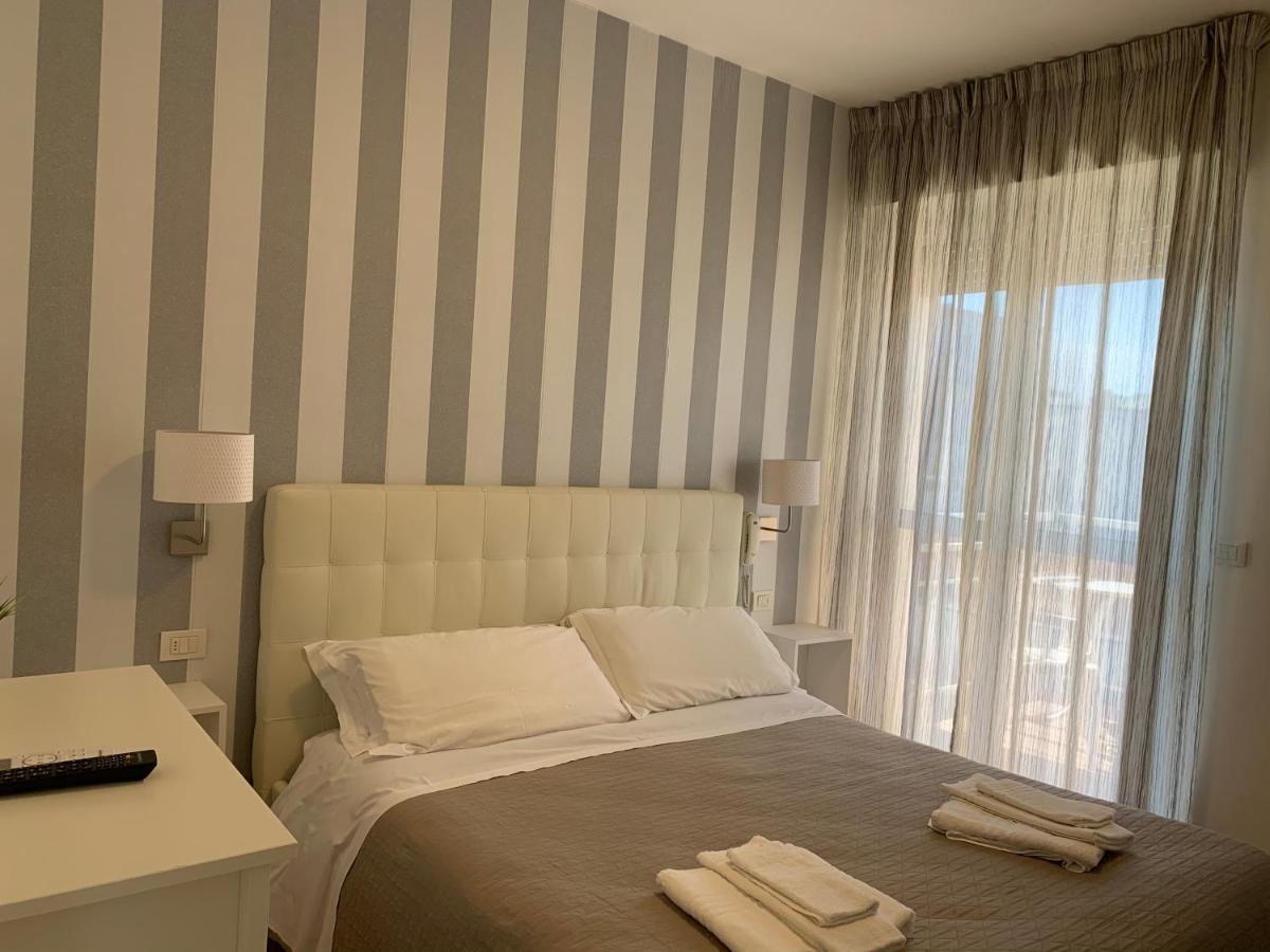 Hotel Villa Edda Riccione Luaran gambar